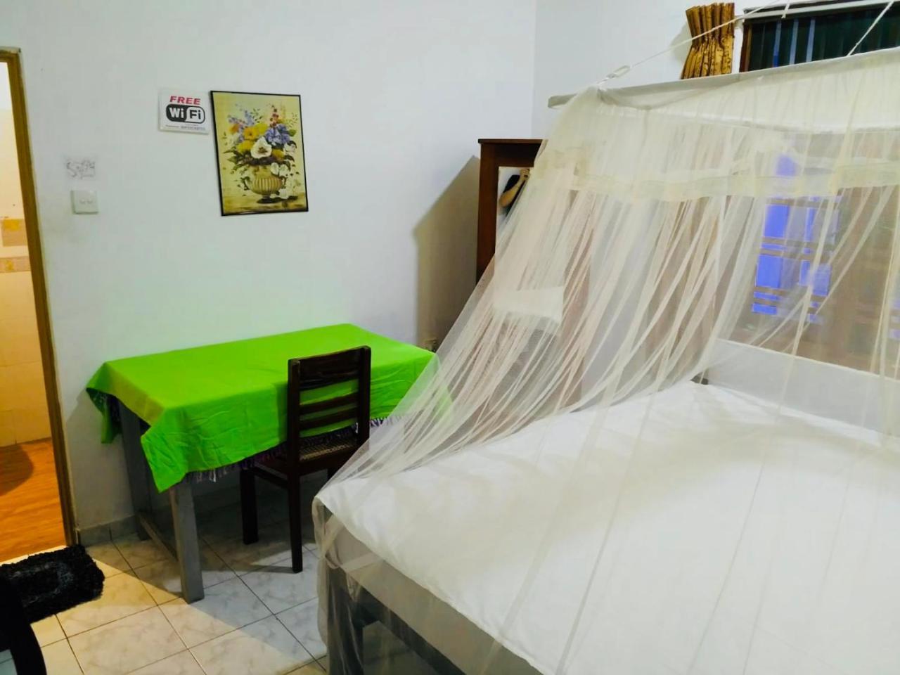 Hikkaduwa Family Inn Exterior photo