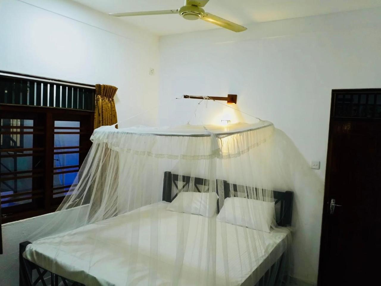 Hikkaduwa Family Inn Exterior photo