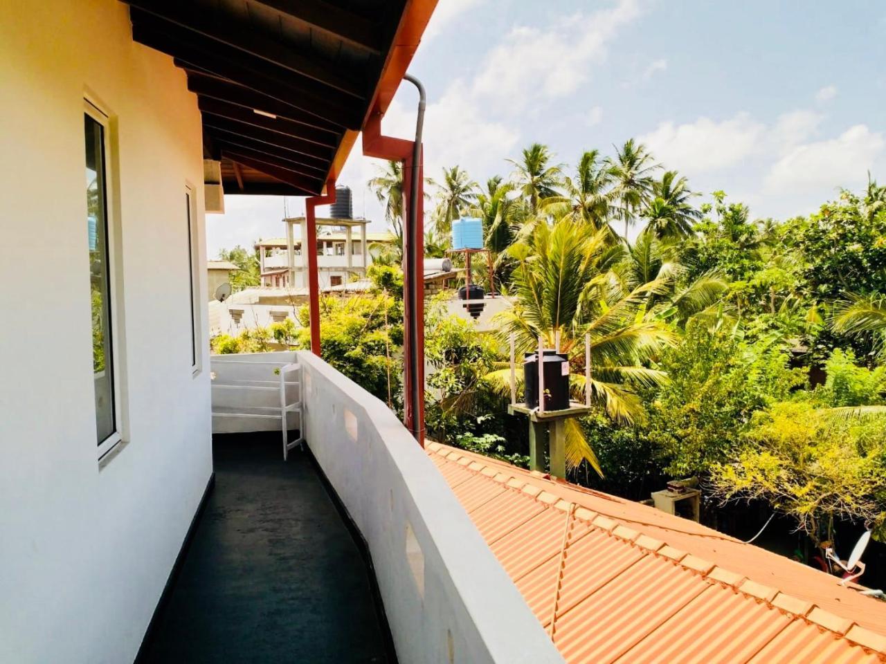Hikkaduwa Family Inn Exterior photo