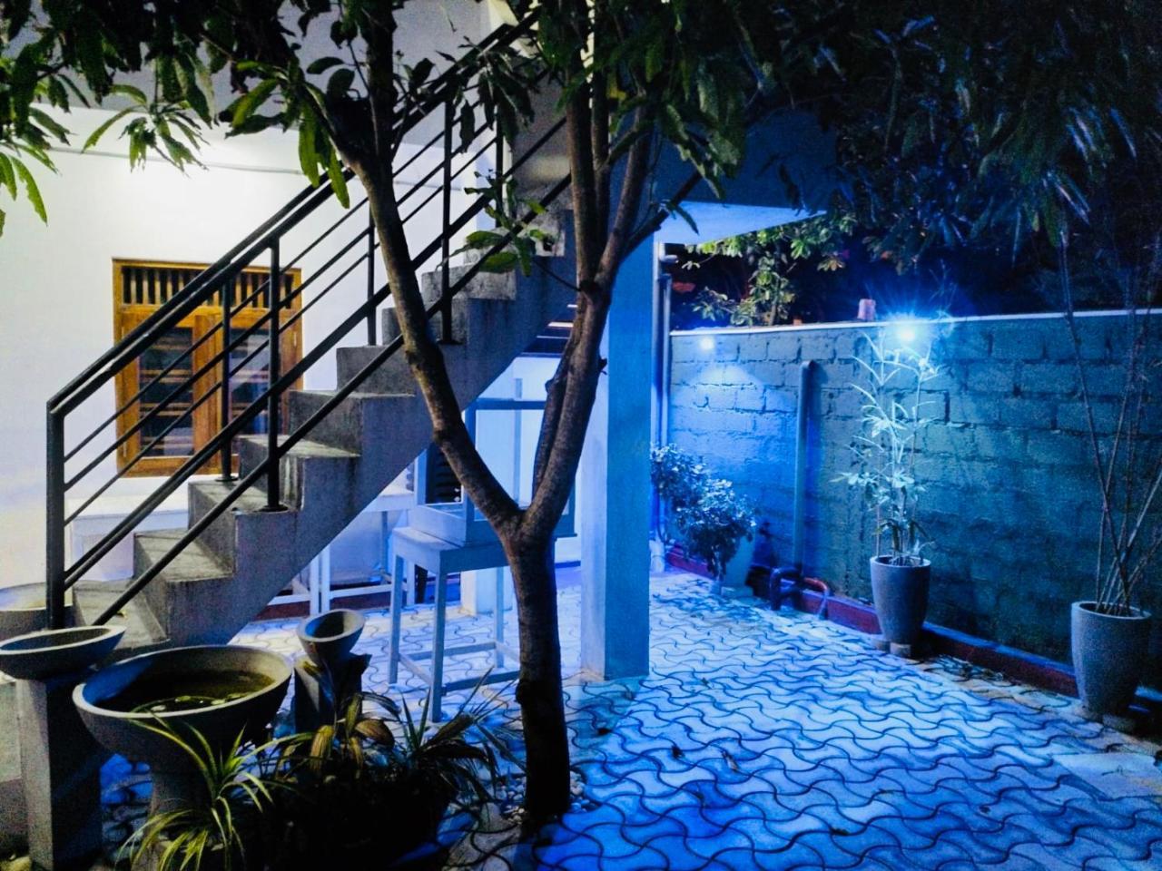 Hikkaduwa Family Inn Exterior photo